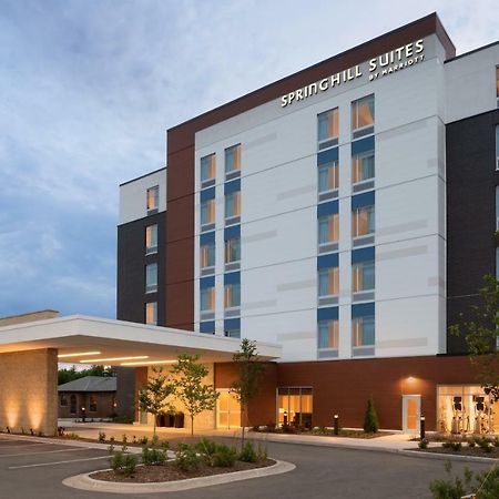 Springhill Suites By Marriott Milwaukee West/Уауатоса Екстериор снимка