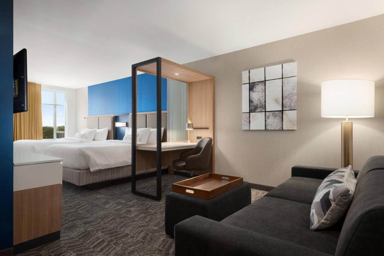 Springhill Suites By Marriott Milwaukee West/Уауатоса Екстериор снимка