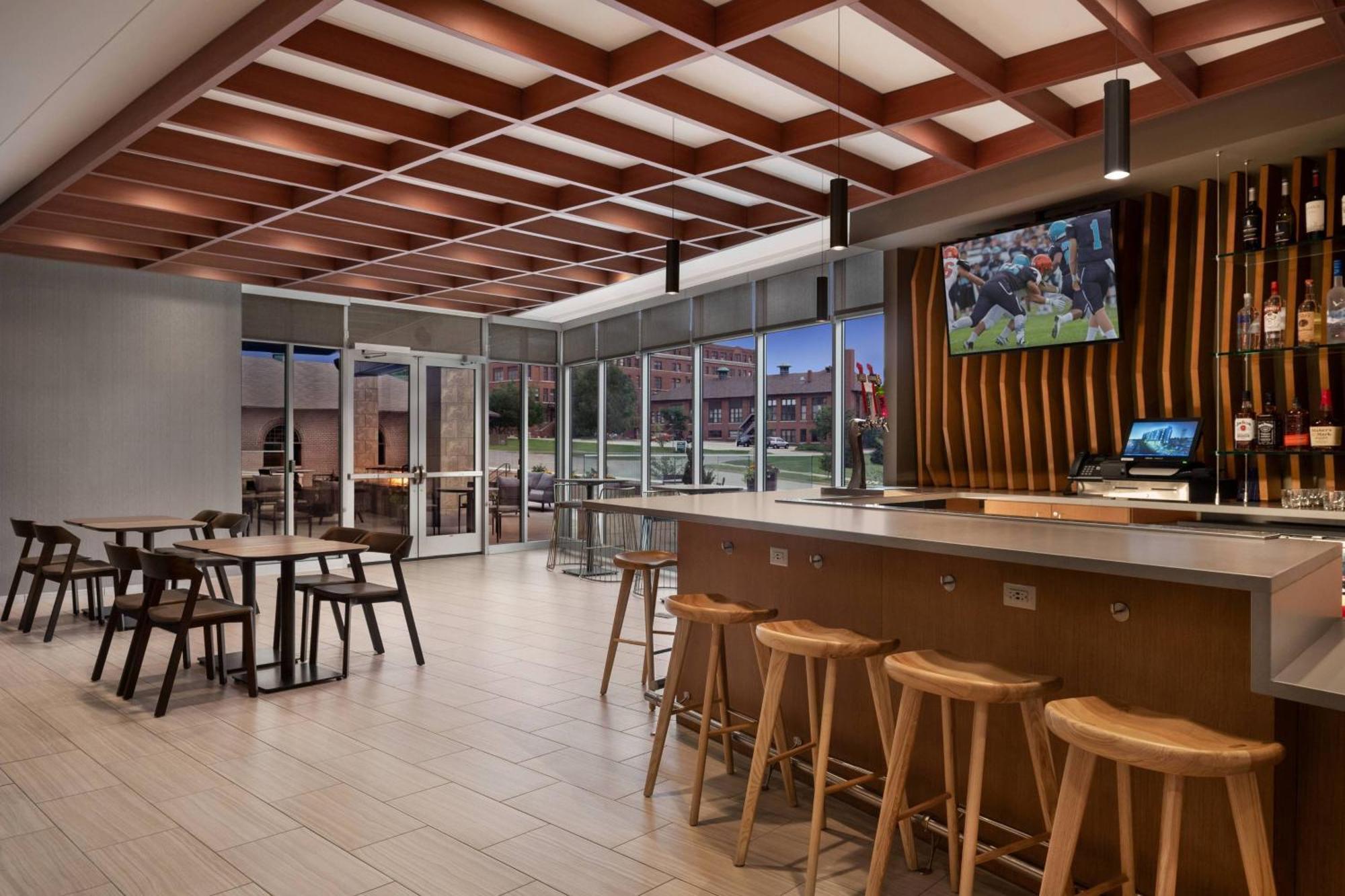 Springhill Suites By Marriott Milwaukee West/Уауатоса Екстериор снимка