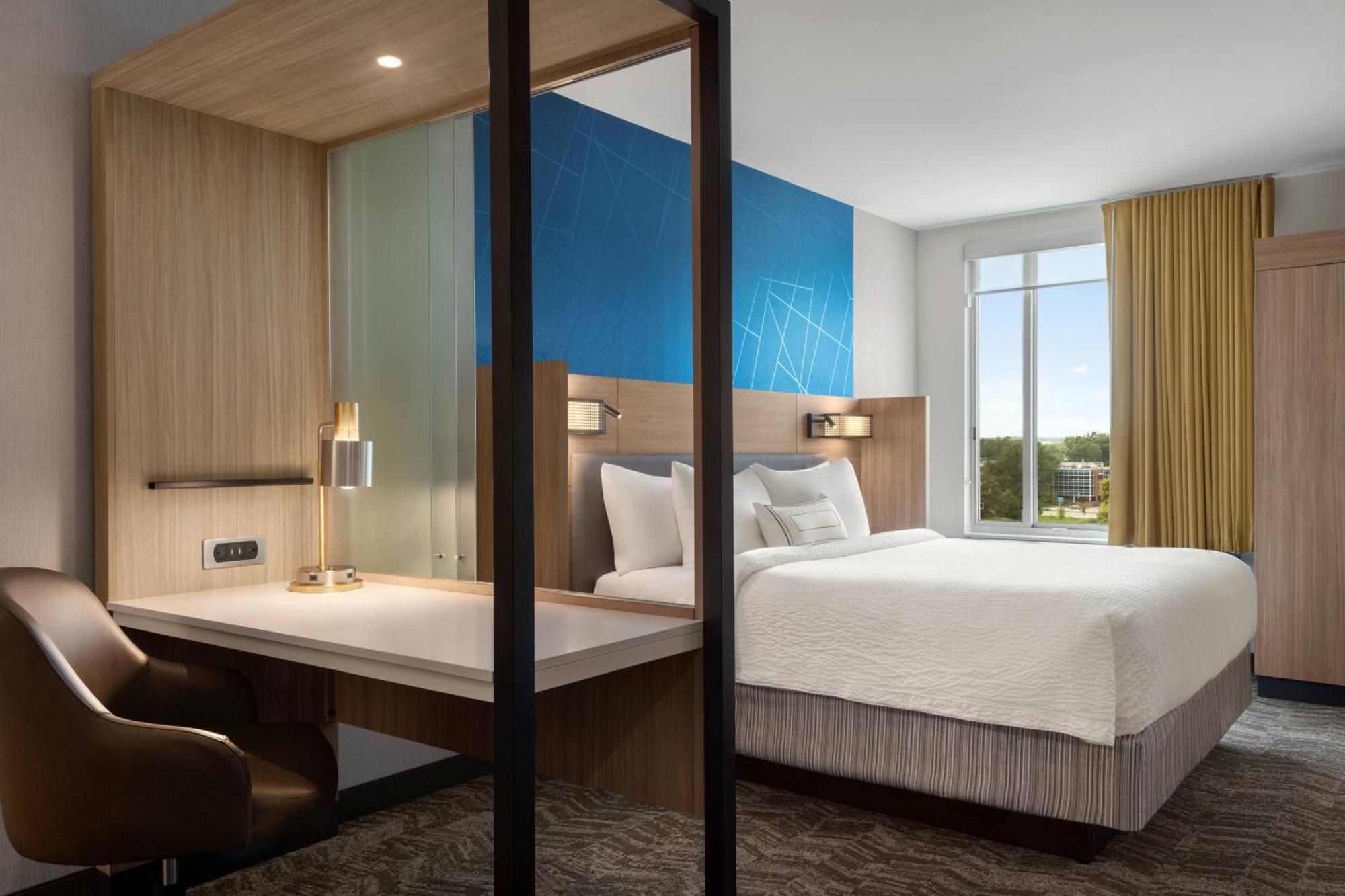 Springhill Suites By Marriott Milwaukee West/Уауатоса Екстериор снимка