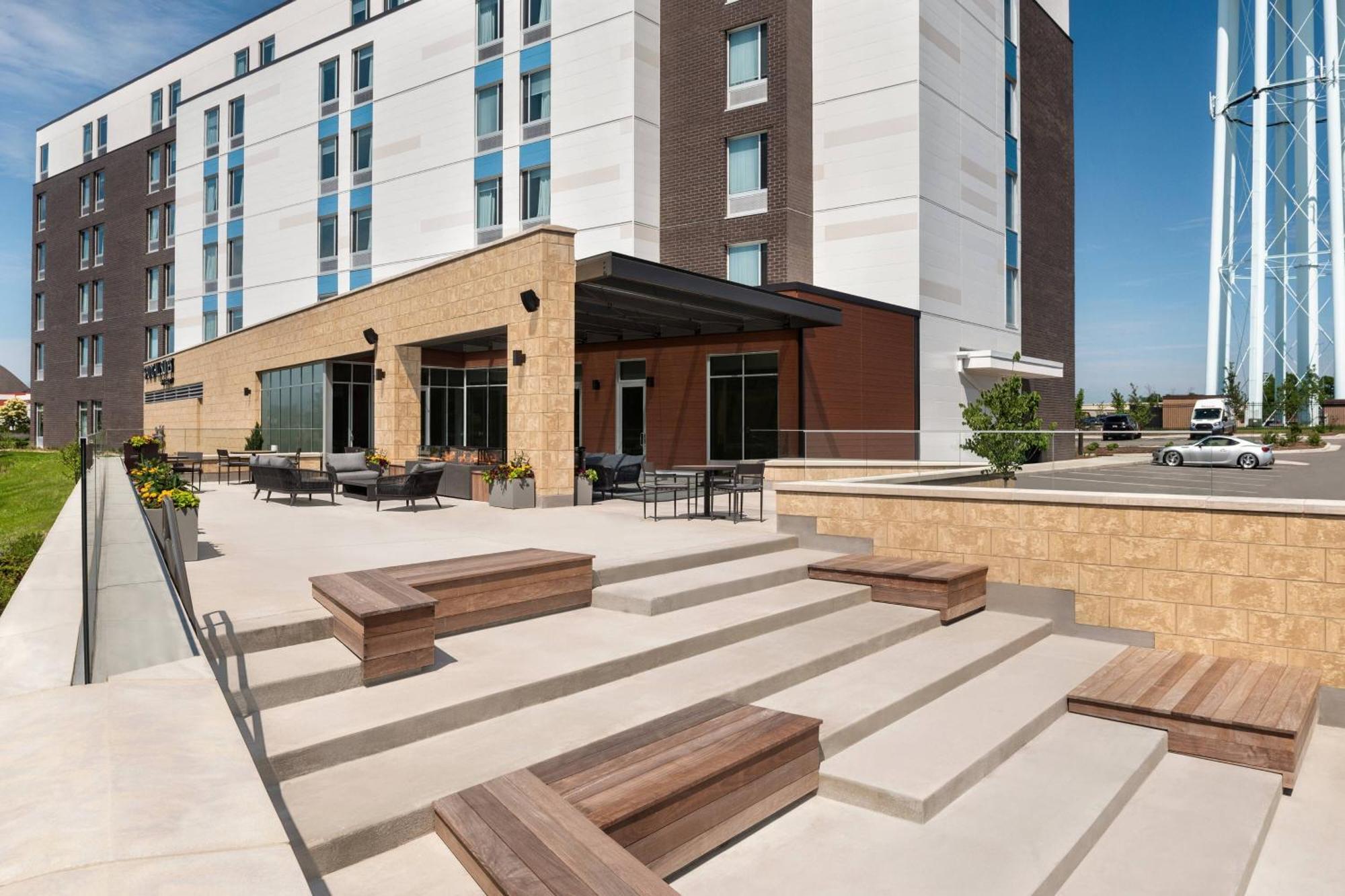 Springhill Suites By Marriott Milwaukee West/Уауатоса Екстериор снимка