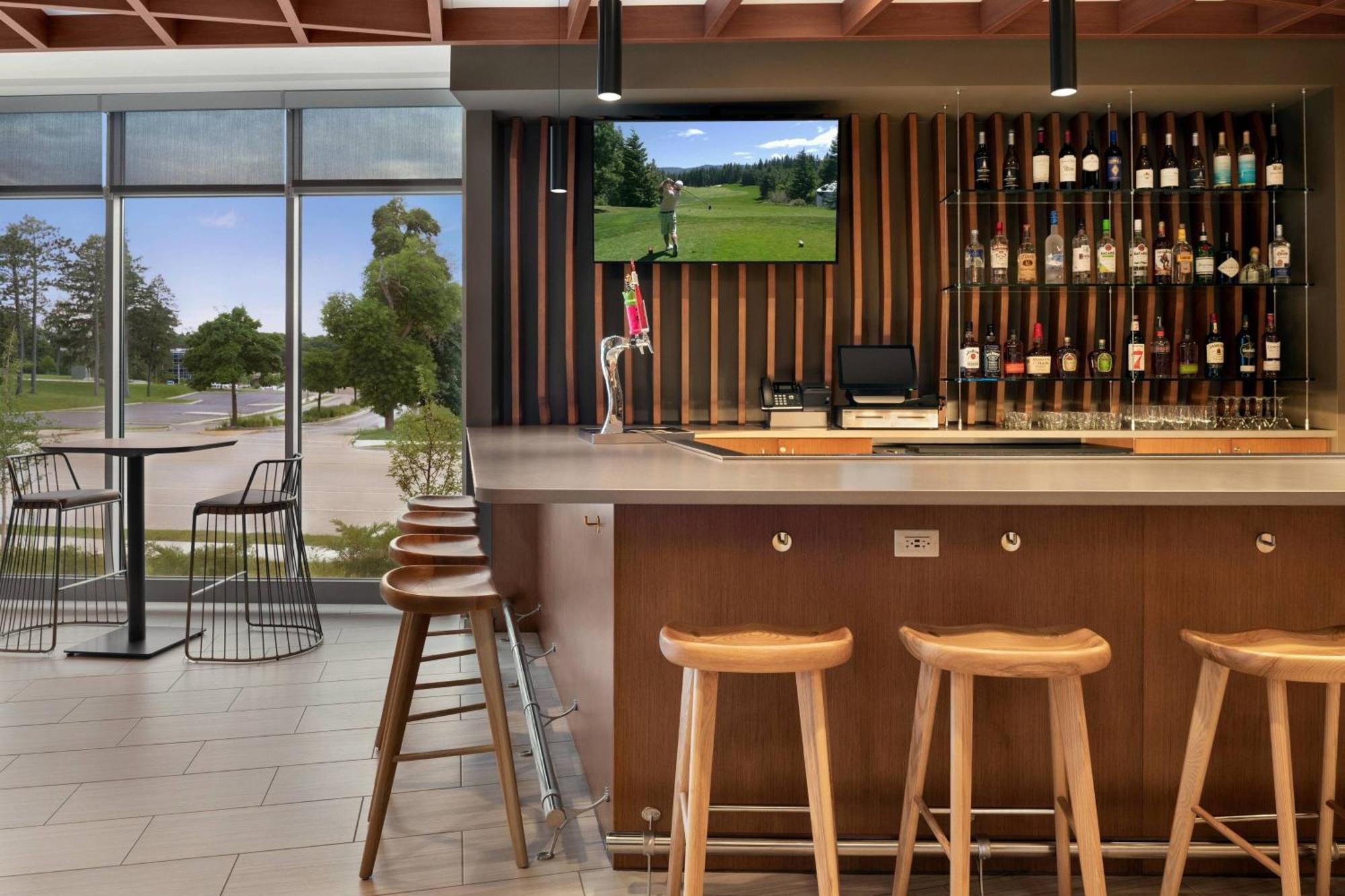 Springhill Suites By Marriott Milwaukee West/Уауатоса Екстериор снимка