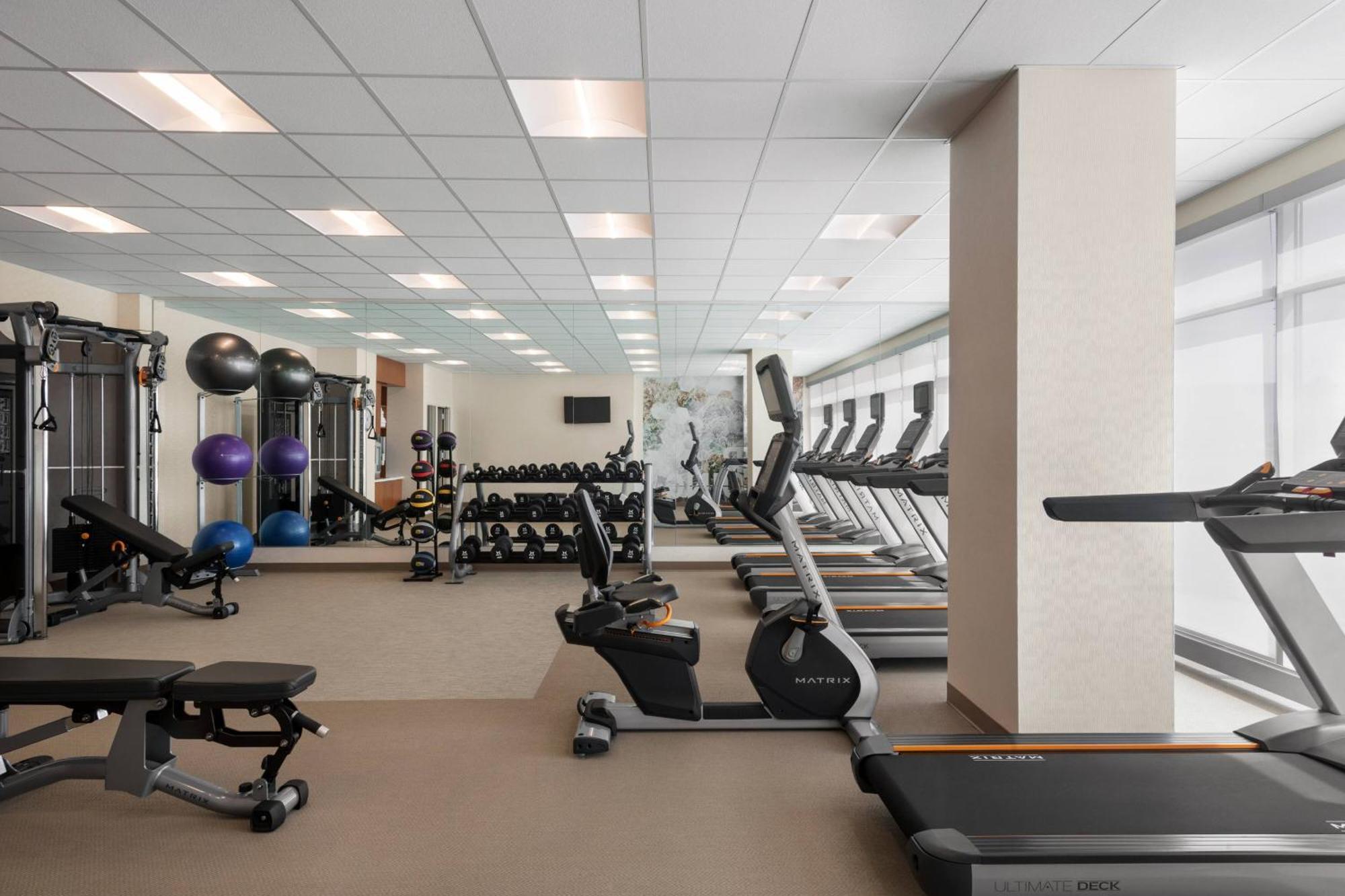 Springhill Suites By Marriott Milwaukee West/Уауатоса Екстериор снимка