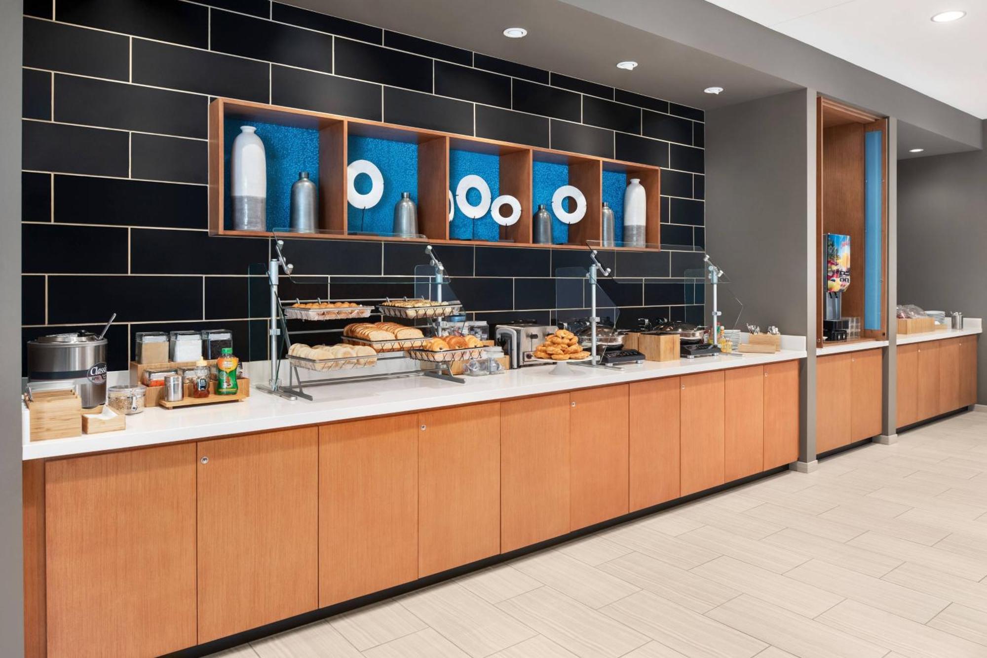 Springhill Suites By Marriott Milwaukee West/Уауатоса Екстериор снимка