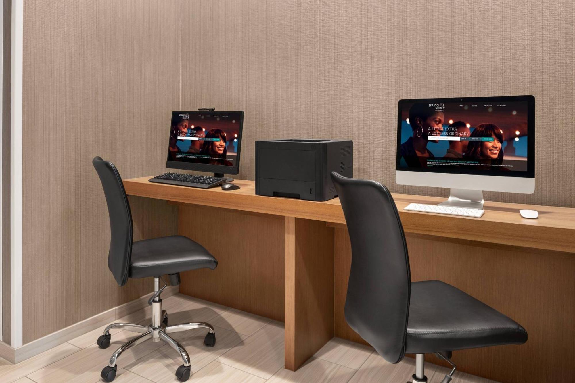 Springhill Suites By Marriott Milwaukee West/Уауатоса Екстериор снимка